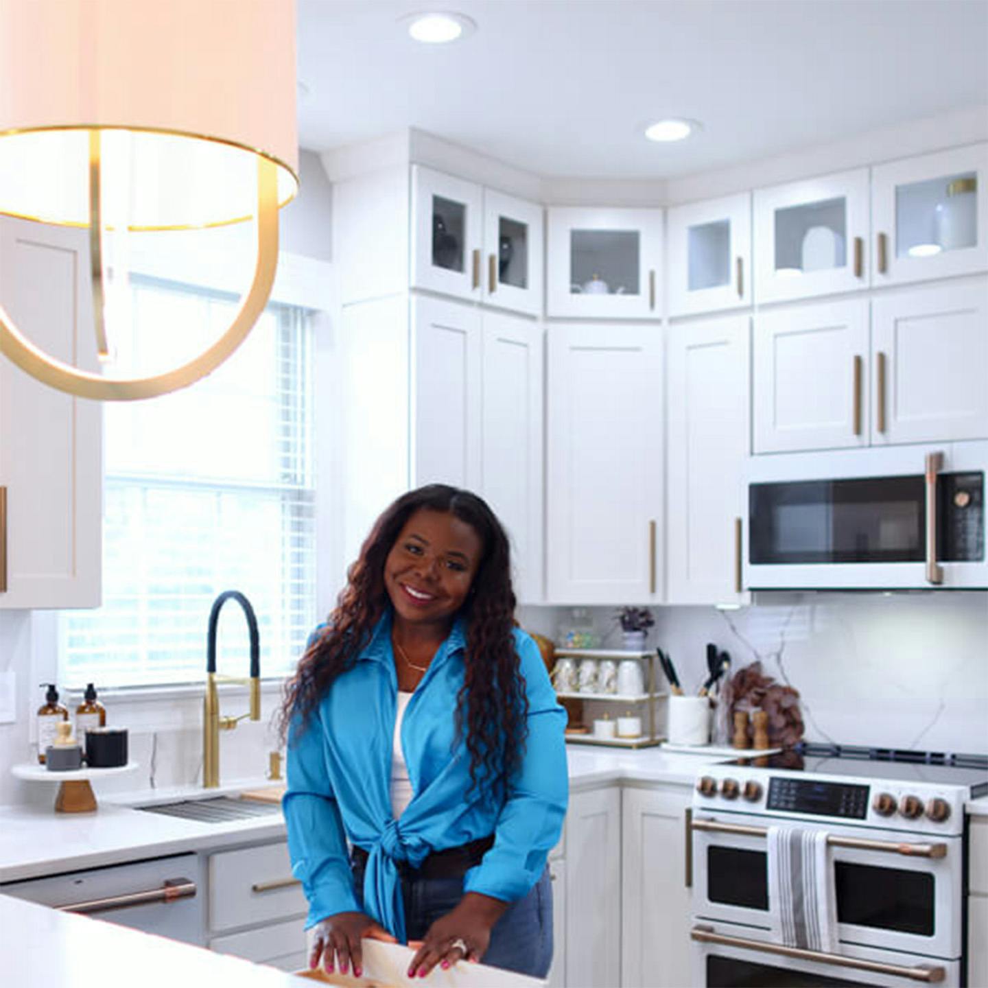 MojisStyle in her kitchen