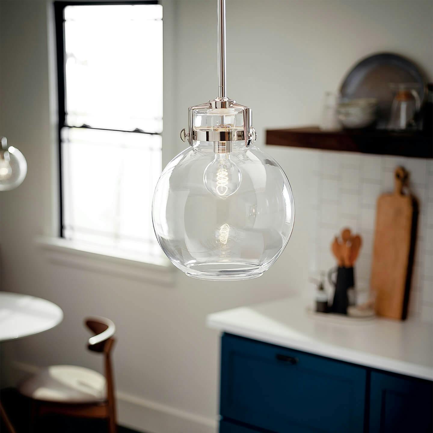 Briar pendant lamp with curve light bulb